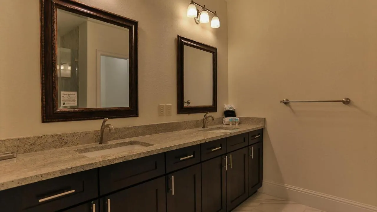 Playa Blanca - Steps To The Beach Sleeps 14 Has Community Pool Destin Holiday home
