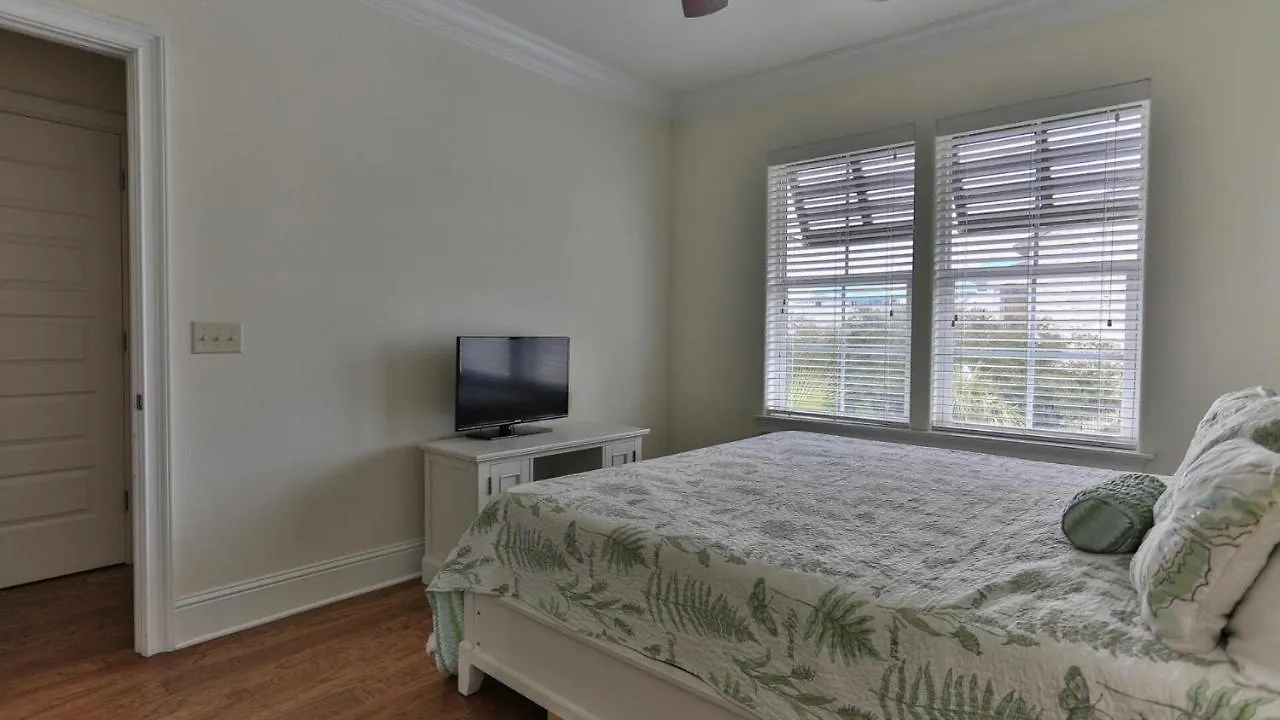 Playa Blanca - Steps To The Beach Sleeps 14 Has Community Pool Destin